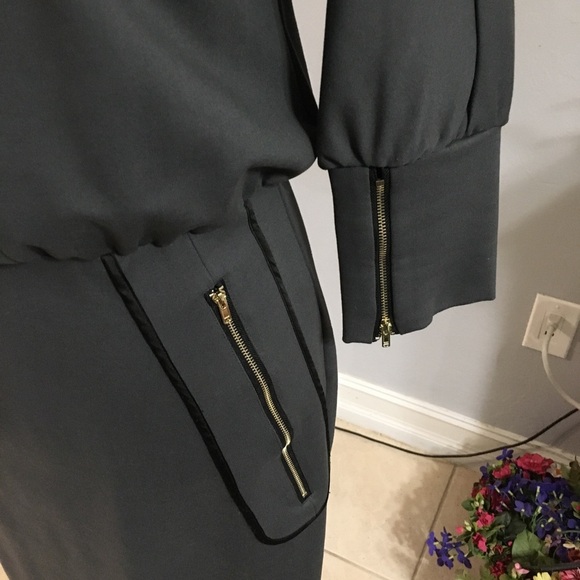 Keyingyi Medium Gray dress with a zipper pockets and cuffs - Picture 4 of 12